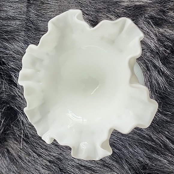 FENTON  LARGE WHITE MILK GLASS HOBNAIL COMPOTE PEDESTAL  DISH . - Picture 2 of 7